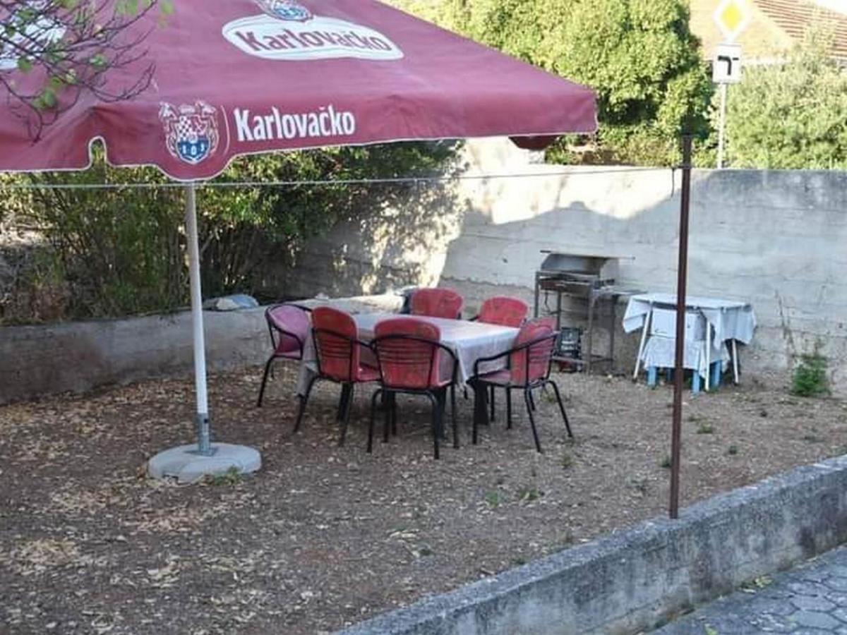 Apartment Manigo Supetar Exterior foto